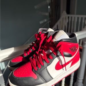 Air Jordan 1 Mid Alternate Bred Toe